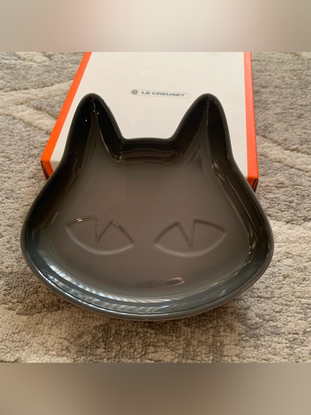 BNIB Le Creuset Limited Edition Cat 19cm Dessert Plate – Flint Grey
